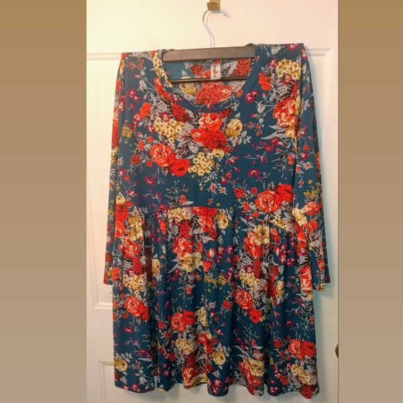 Perfectly Priscilla Tops - Floral tunic